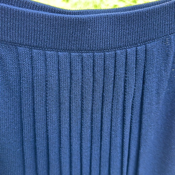 St John black pleated knitwear skirt - Picture 2 of 4